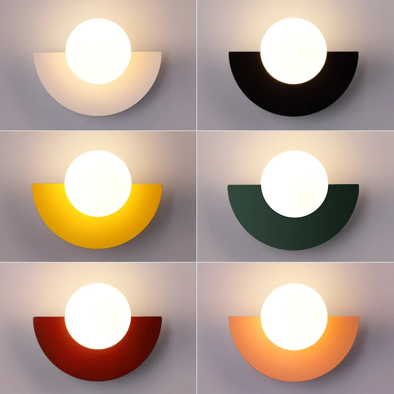 Nordisk vägglampa i färgad metall med LED för sovrum vardagsrum korridor