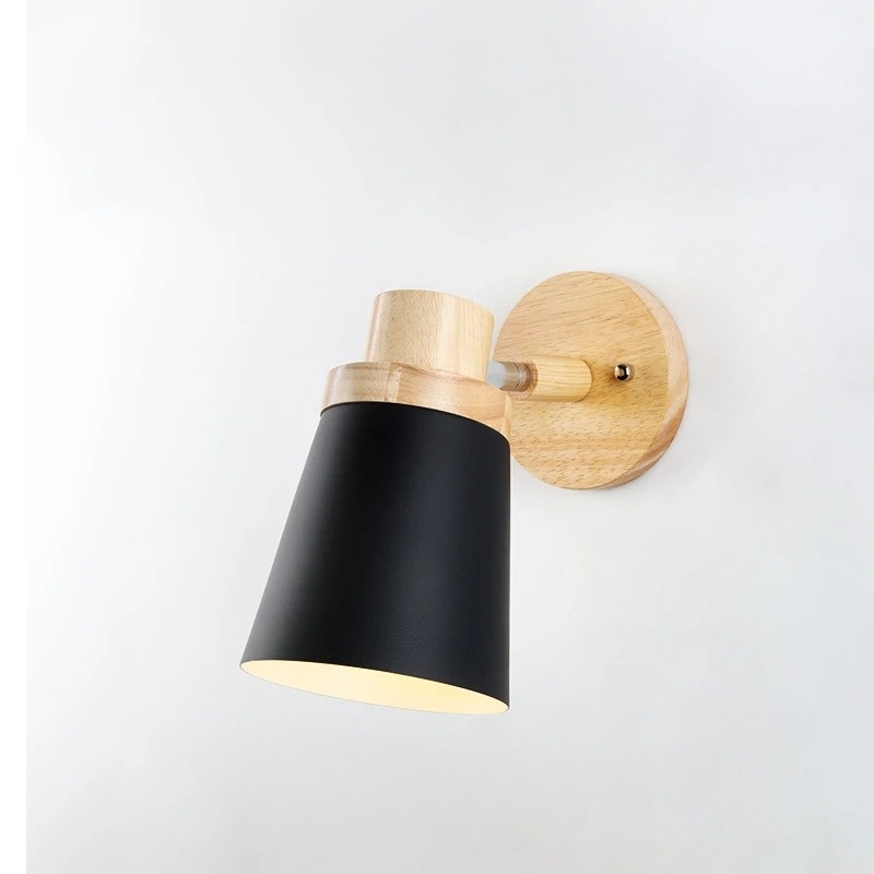 Nordisk vägglampa i trä och metall med E27 för sovrum vardagsrum sängbelysning