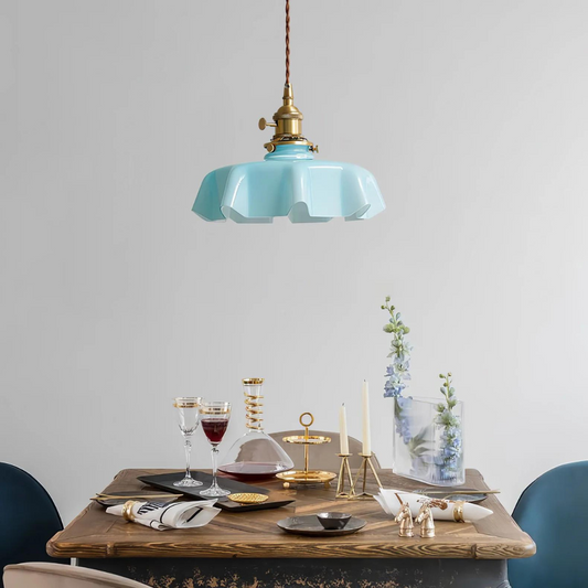 Retro pendellampa i glas och mässing med klassisk design för kök och matsal