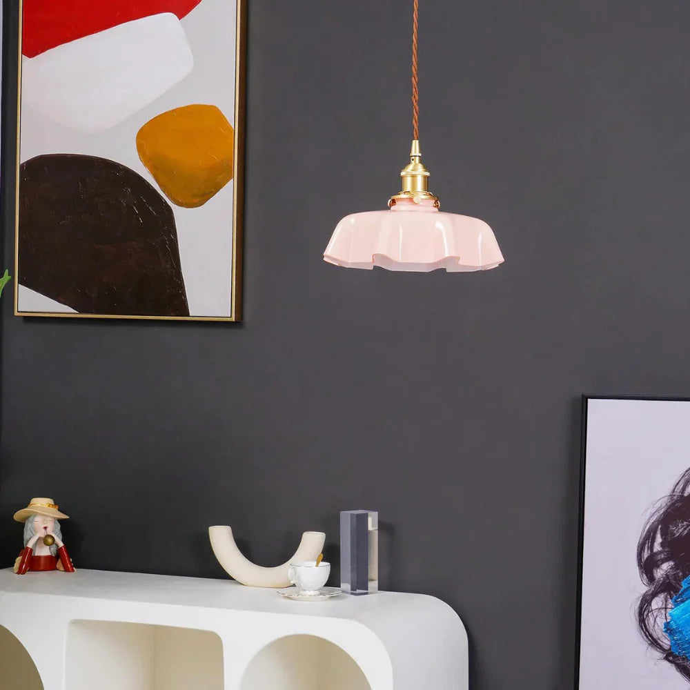 Retro pendellampa i glas och mässing med klassisk design för kök och matsal