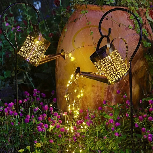 Glowcan | Solcellsdriven vattenkanna lykta med krok – LED trädgårdsbelysning i metall