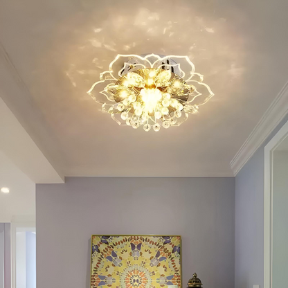 Modern taklampa med kristalldetaljer i blomdesign