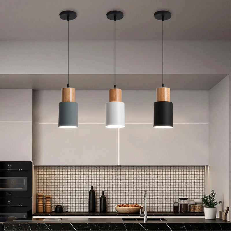 Minimalistisk pendellampa i trä och metall för sovrum, matsal och bar