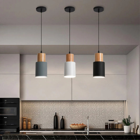 Minimalistisk pendellampa i trä och metall för sovrum, matsal och bar