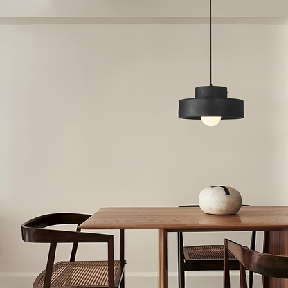 Modern takpendel i minimalistisk design med justerbar upphängning