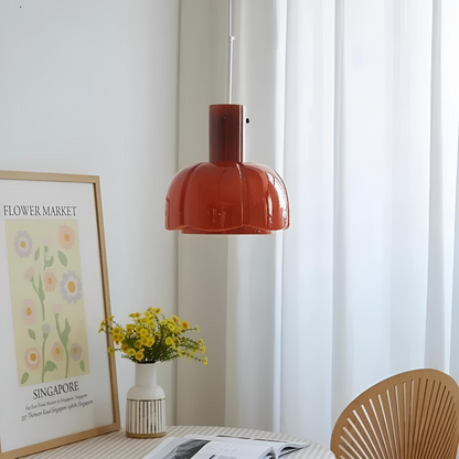 Nordisk pendellampa i färgat glas med justerbar höjd för kök matsal sovrum