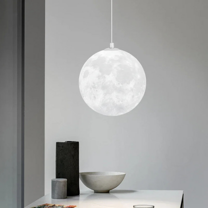 Måninspirerad pendellampa i glas med justerbar höjd och varm LED-belysning