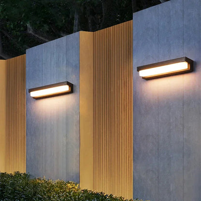 Solvara | Modern solcells-vägglampa för balkonger, staket och entréer