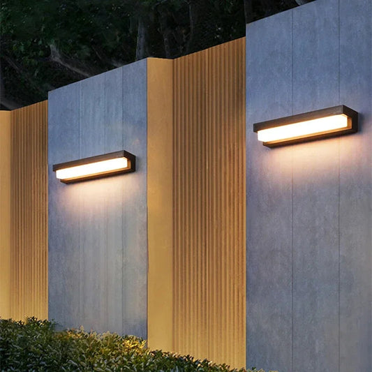 Solvara | Modern solcells-vägglampa för balkonger, staket och entréer