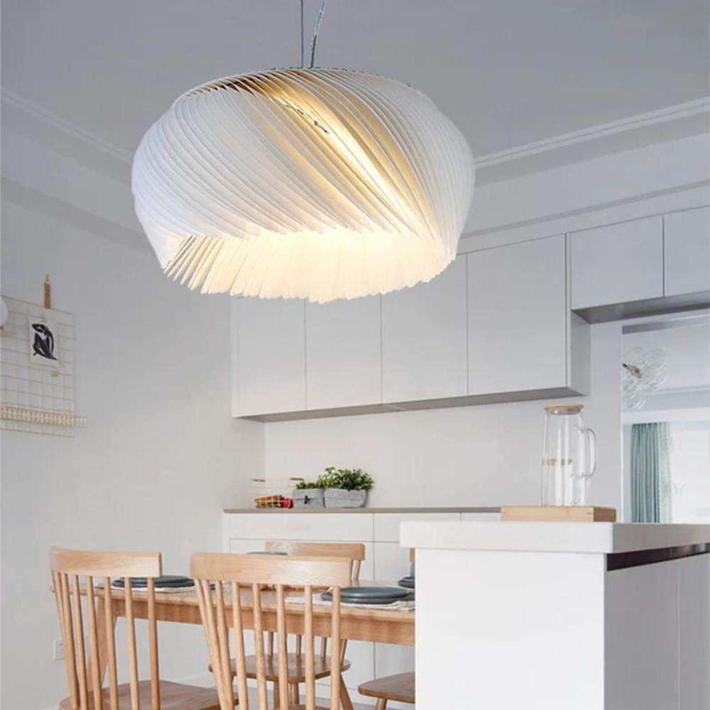 Modern LED-pendel i papperslook med skulptural vågform för vardagsrum