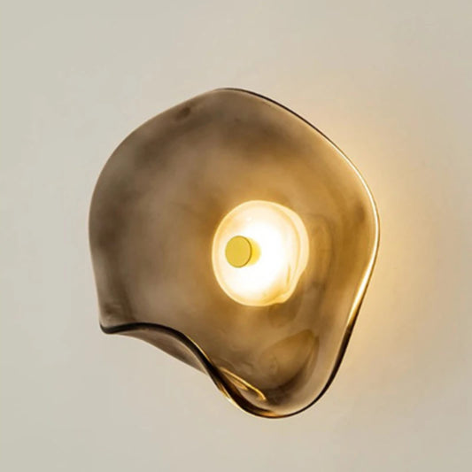 Modern organisk vägglampa i glas med varm LED-belysning