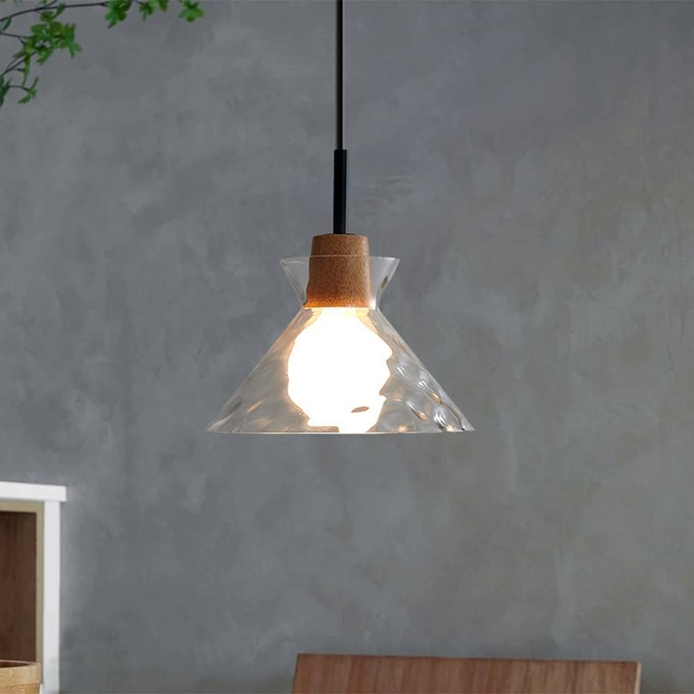 Nordisk glaspendel med trädetaljer och justerbar höjd för kök och sovrum