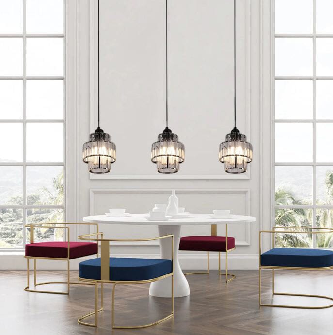 Elegant kristallpendel i svart eller guld med justerbar höjd och varm LED