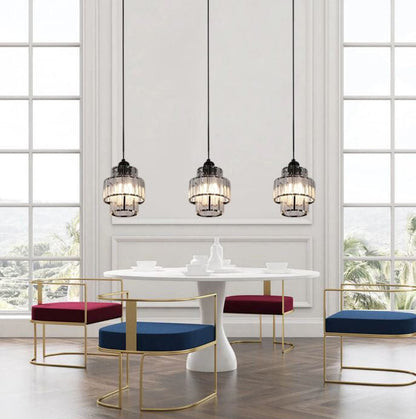 Elegant kristallpendel i svart eller guld med justerbar höjd och varm LED