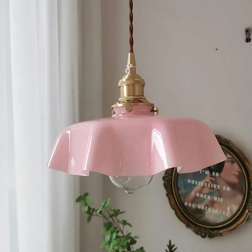 Retro pendellampa i glas och mässing med klassisk design för kök och matsal