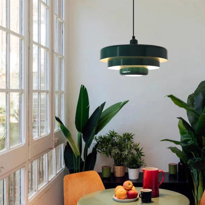 Dansk pendellampa i retrostil – färgstark taklampa i aluminium för kök och matsal