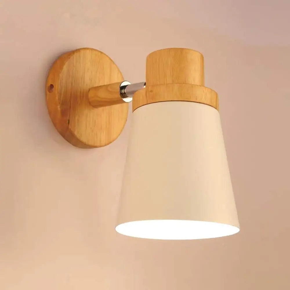Nordisk vägglampa i trä och metall med E27 för sovrum vardagsrum sängbelysning