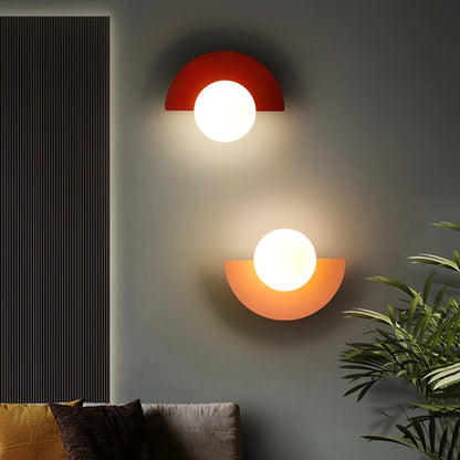 Nordisk vägglampa i färgad metall med LED för sovrum vardagsrum korridor