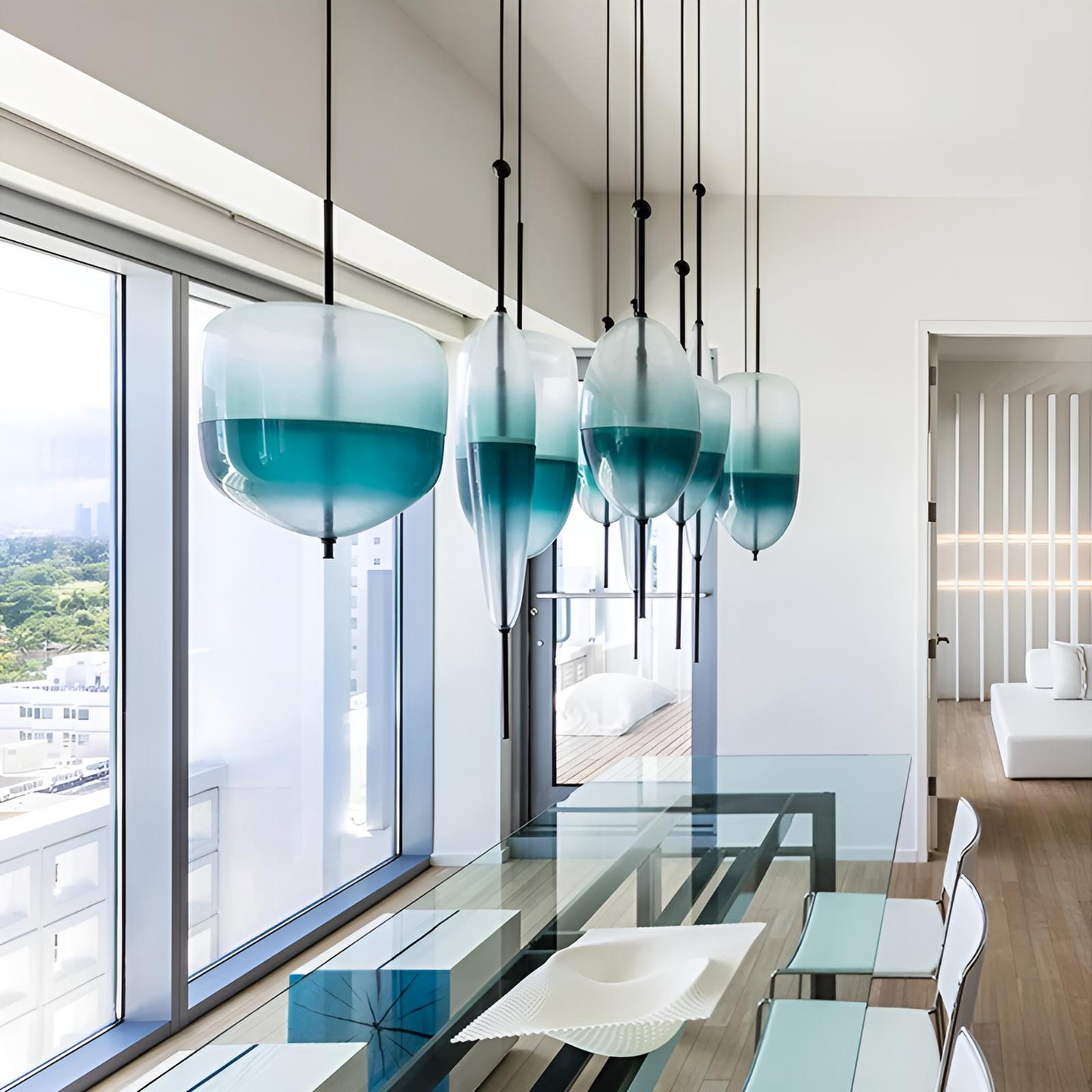 Modern pendellampa i glas med gradient design för vardagsrum och matsal