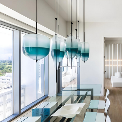 Modern pendellampa i glas med gradient design för vardagsrum och matsal