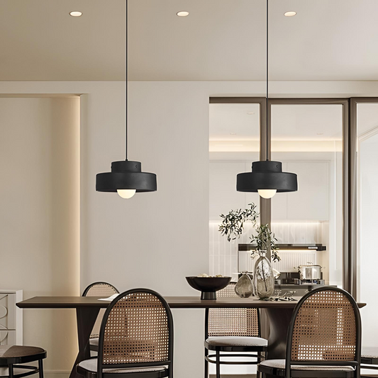 Modern takpendel i minimalistisk design med justerbar upphängning
