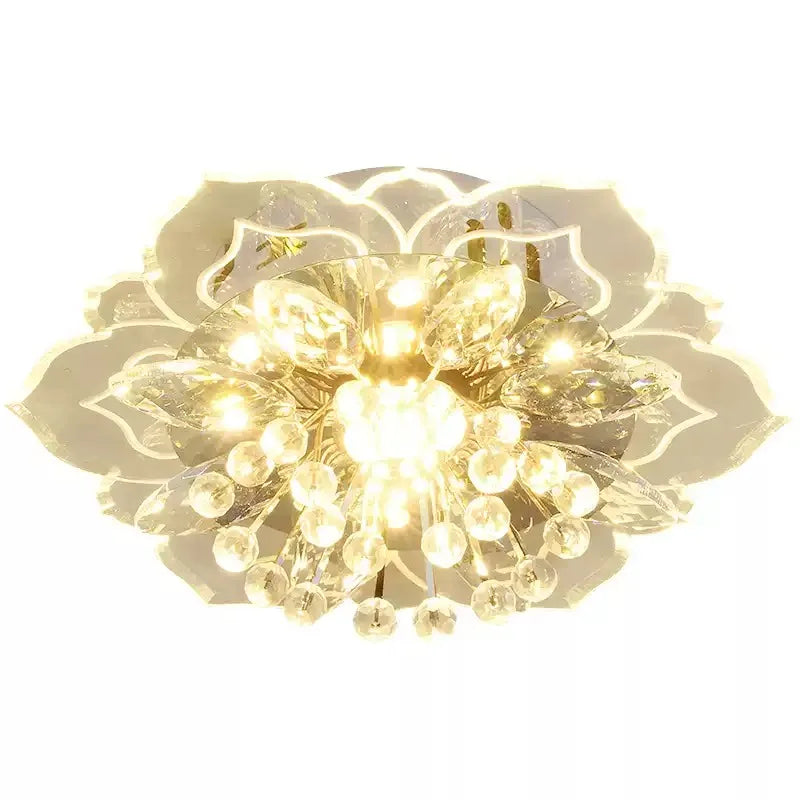 Modern taklampa med kristalldetaljer i blomdesign