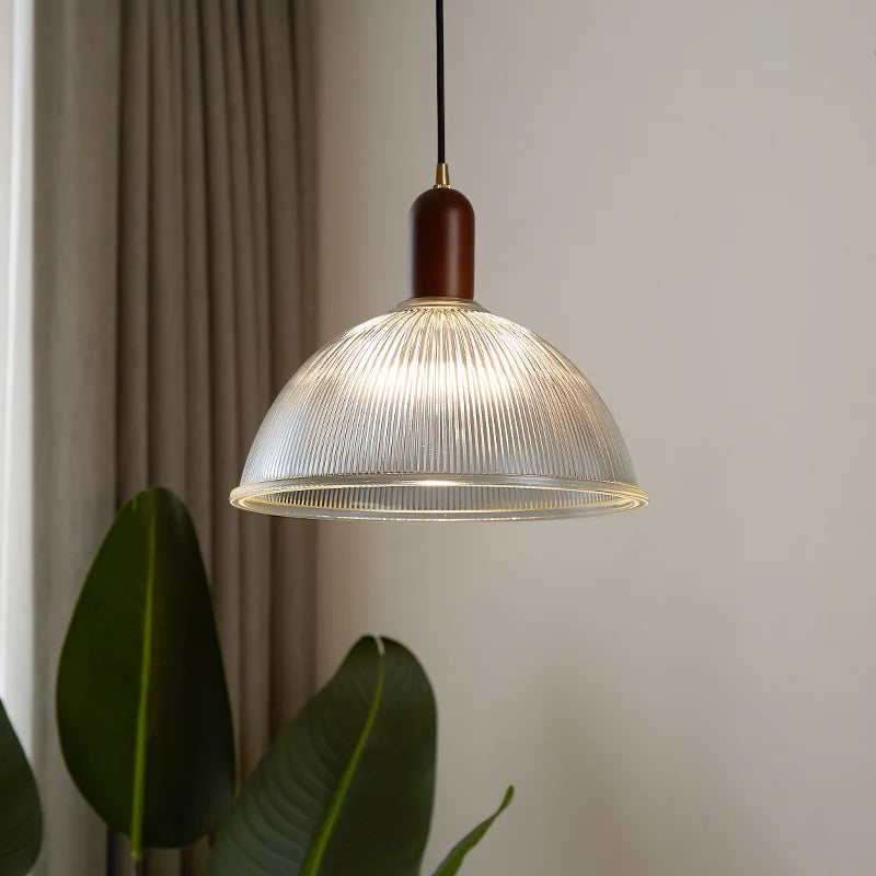 Modern pendellampa i glas och trä för matsal, vardagsrum och sovrum