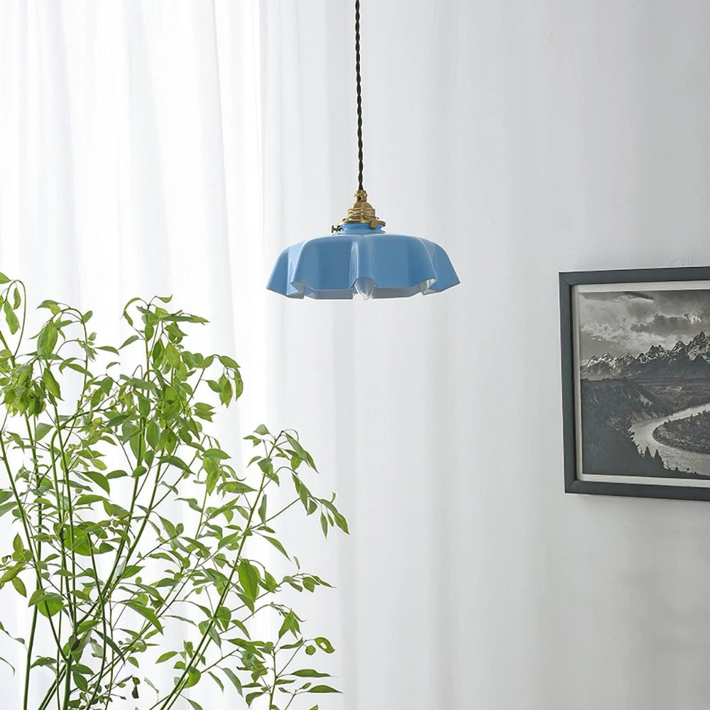 Retro pendellampa i glas och mässing med klassisk design för kök och matsal