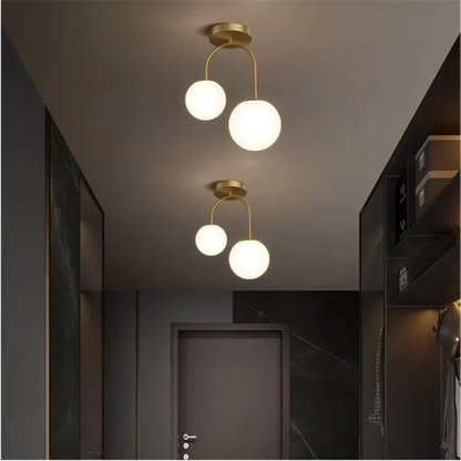 Modern taklampa i metall och glas – elegant LED-belysning för vardagsrum och sovrum