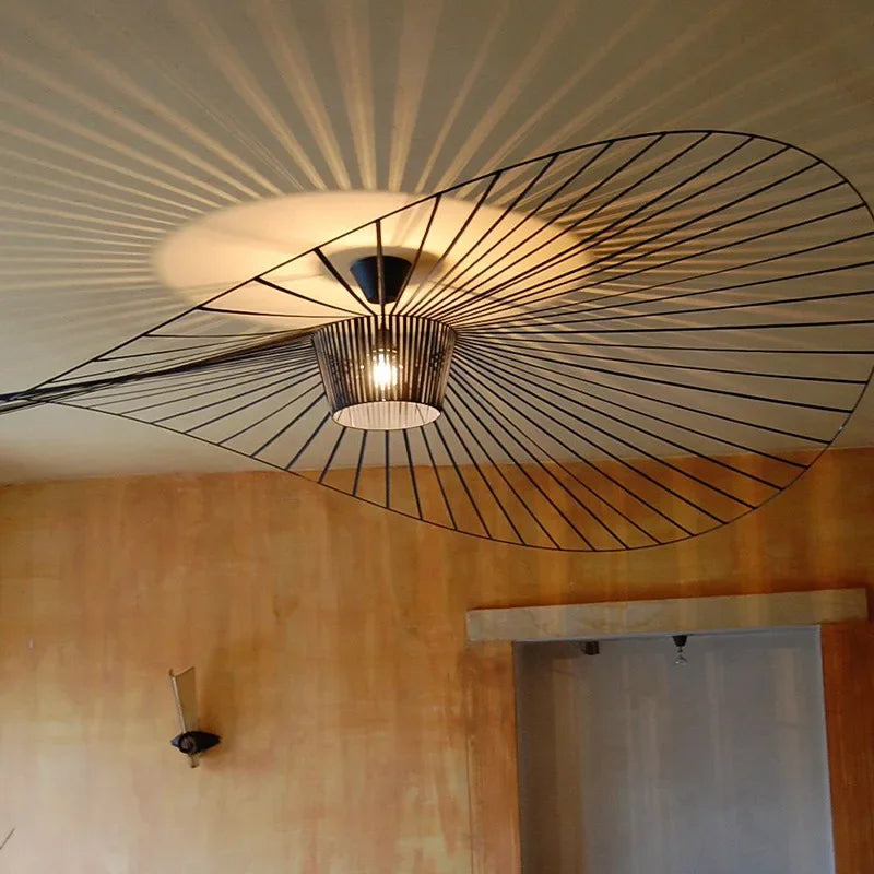Nordisk Vertigo taklampa i metall asymmetrisk design för matsal vardagsrum sovrum