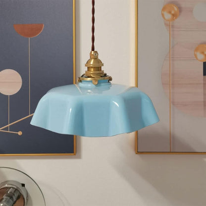 Retro pendellampa i glas och mässing med klassisk design för kök och matsal