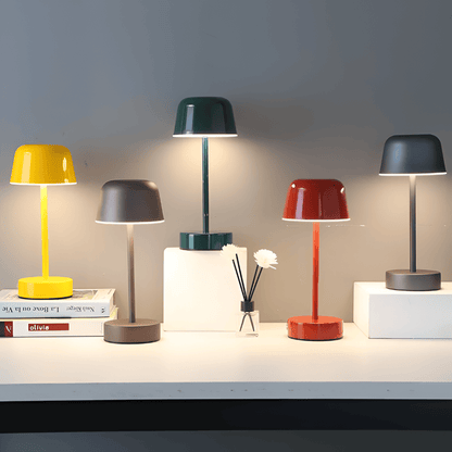 Retro färgglad LED bordslampa i metall med dimbart ljus och sladdlös design