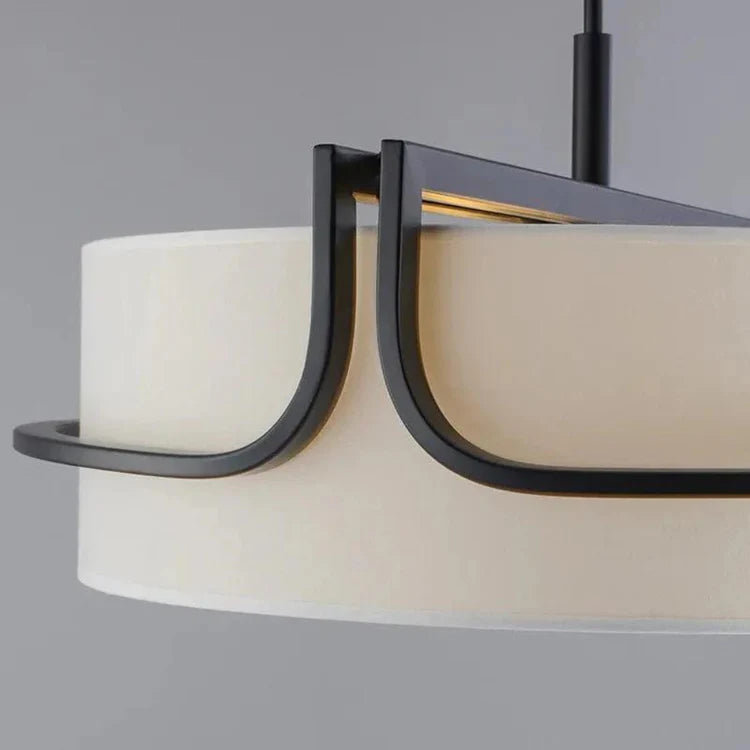 Modern LED-takpendel i tyg med svart ram – elegant för stora rum