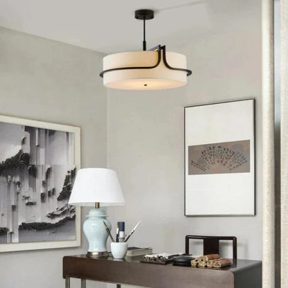 Modern LED-takpendel i tyg med svart ram – elegant för stora rum