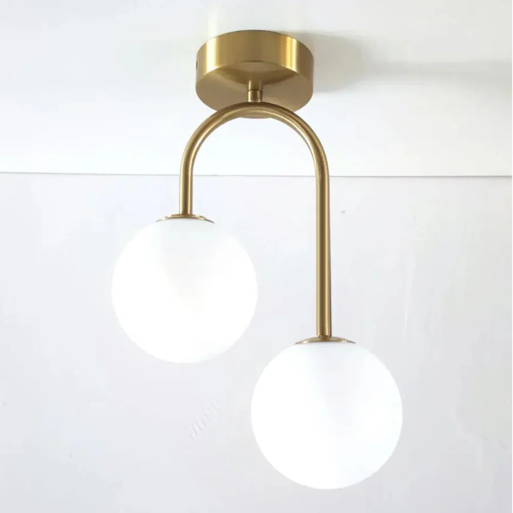 Modern taklampa i metall och glas – elegant LED-belysning för vardagsrum och sovrum