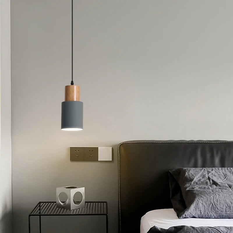 Minimalistisk pendellampa i trä och metall för sovrum, matsal och bar