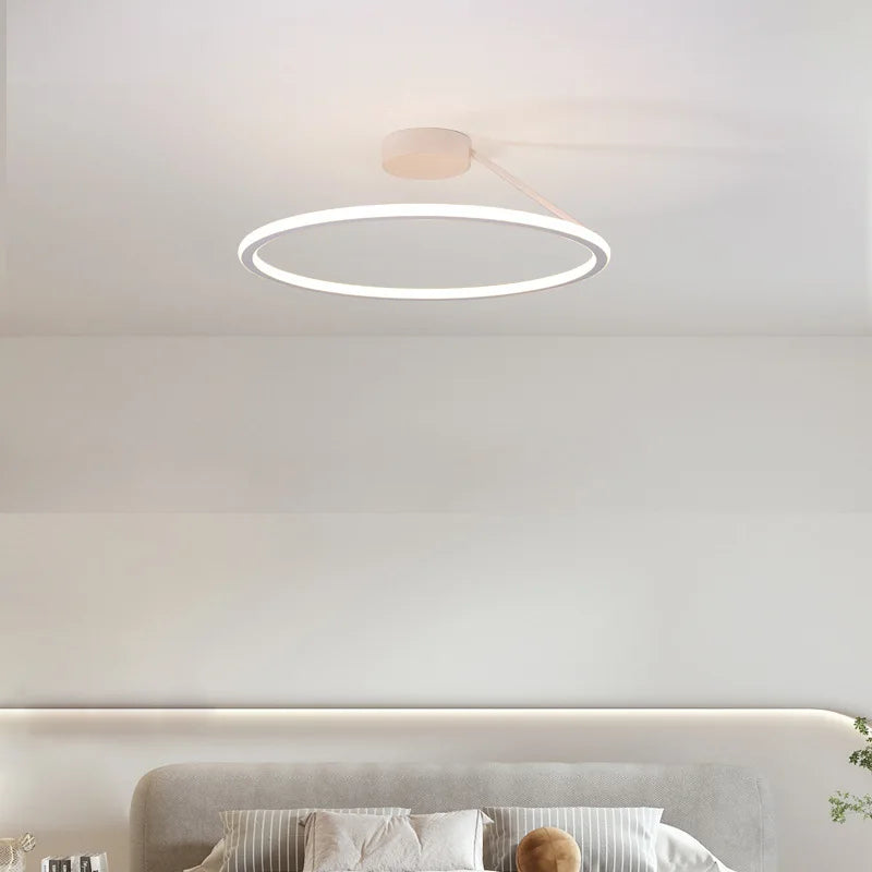 Modern LED-taklampa med cirkelformad design