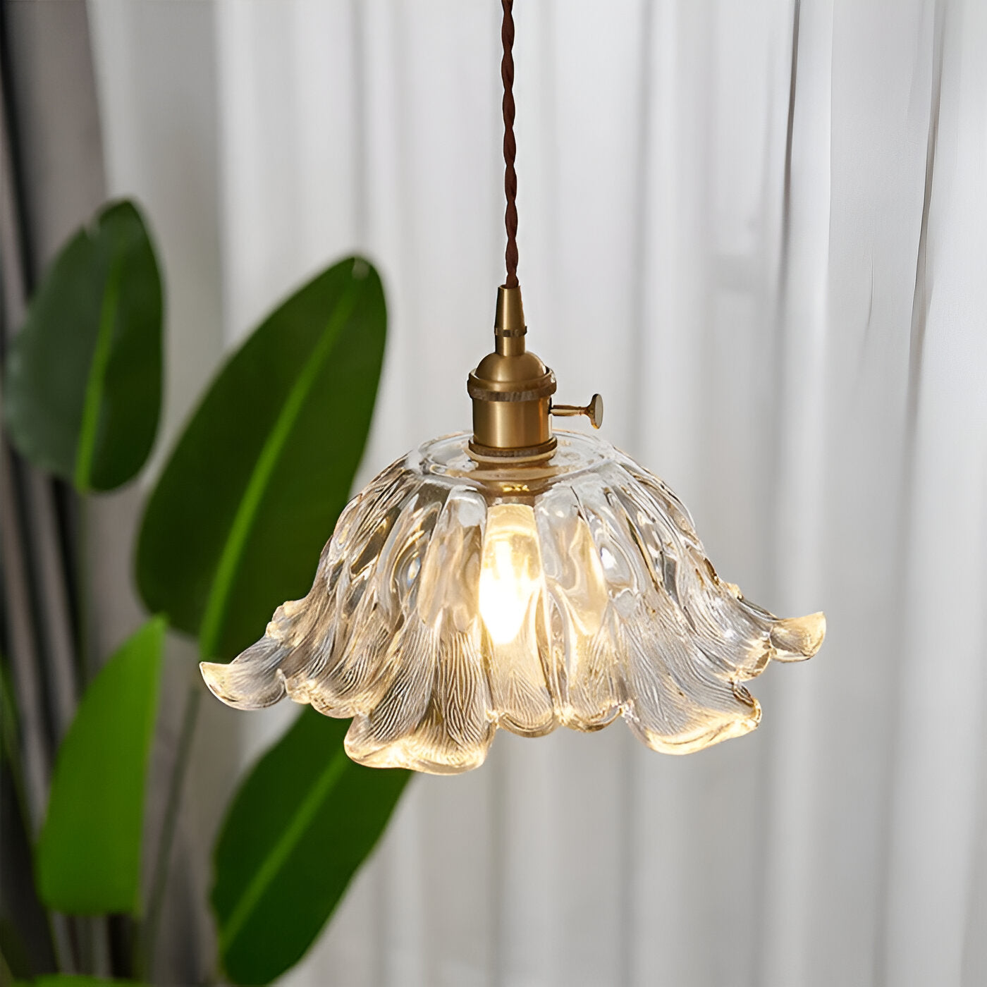 Fransk retro blomformad glaspendel i koppar med justerbar höjd 150 cm