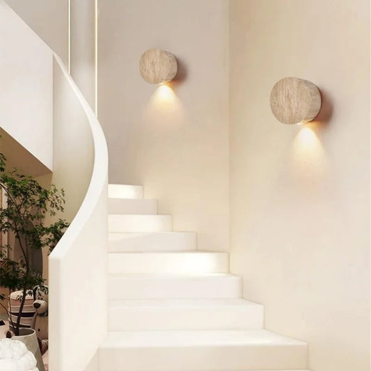 Halostone | Designad halvcirkelformad stenvägglampa – stämningsfull inredningsbelysning