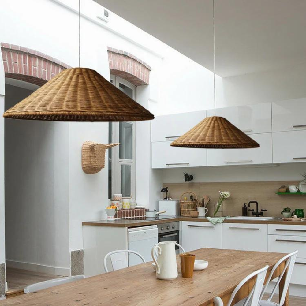 Handgjord rottinglampa i boho och japandi stil för kök vardagsrum matsal