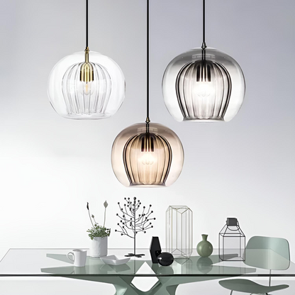 Modern pendellampa i glas med rund kupa och LED-belysning för matsal och vardagsrum