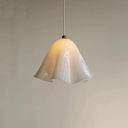 Blomformad pendellampa – fransk retrodesign i modern tolkning