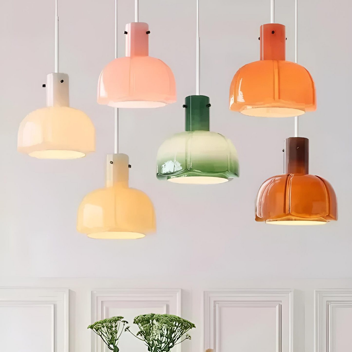 Nordisk pendellampa i färgat glas med justerbar höjd för kök matsal sovrum