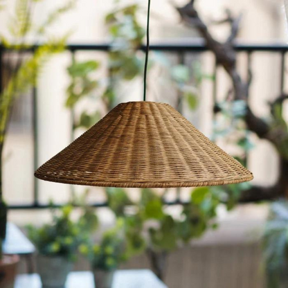 Handgjord rottinglampa i boho och japandi stil för kök vardagsrum matsal