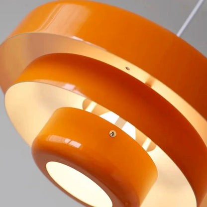 Dansk pendellampa i retrostil – färgstark taklampa i aluminium för kök och matsal