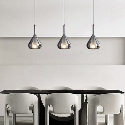 Modern glaspendel i vattendroppsdesign med LED och justerbar höjd