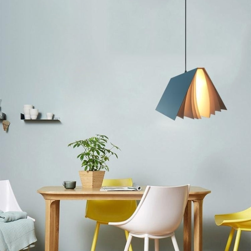 Kreativ bokformad takpendel färgglad modern barnrum lampa inredning