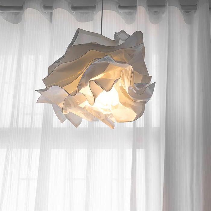 Molnformad pendellampa i nordisk design för sovrum vardagsrum hotellmiljö