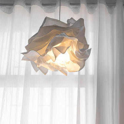 Molnformad pendellampa i nordisk design för sovrum vardagsrum hotellmiljö
