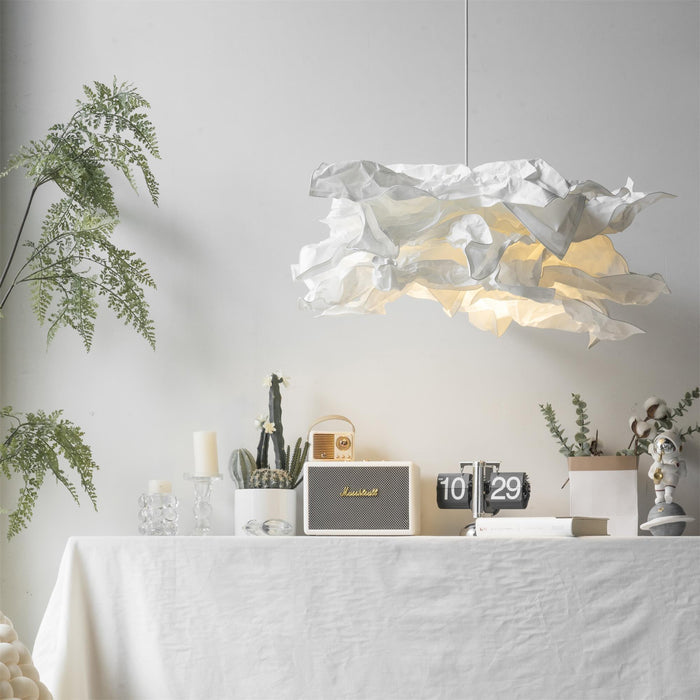 Molnformad pendellampa i nordisk design för sovrum vardagsrum hotellmiljö